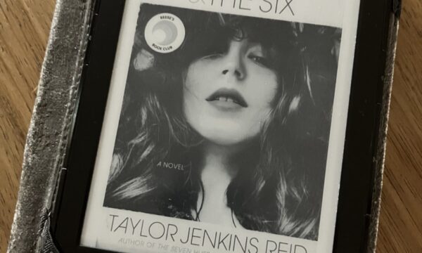 Daisy Jones & The Six – Taylor Jenkins Reid